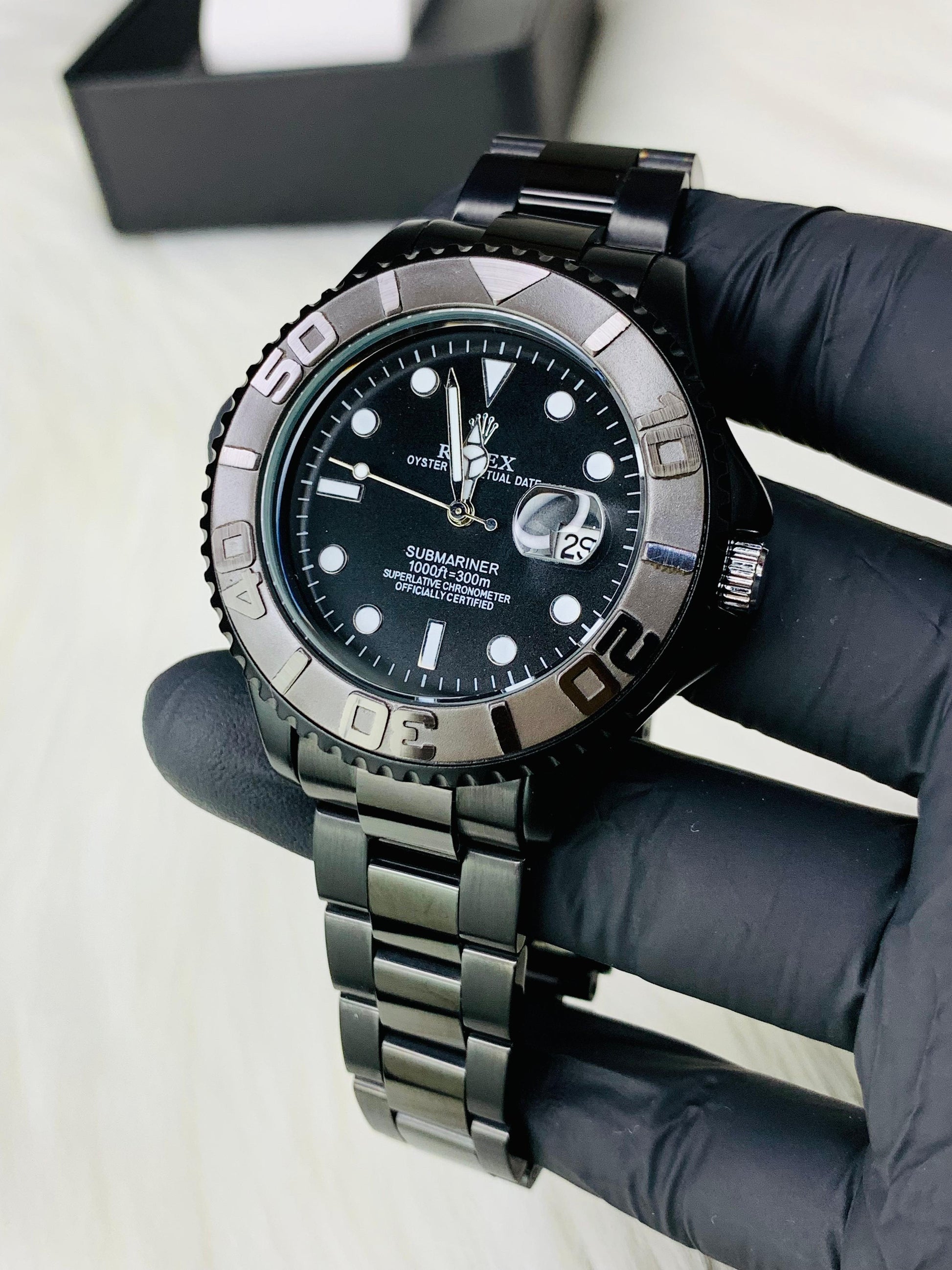 Men - Date Only - Submariner Rotating Dial - Black AURA